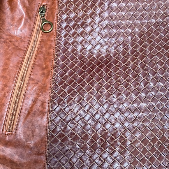 Lg Soft 2handle tooled leather-look rust shoulder bag, decorative zippers front. - Picture 3 of 7